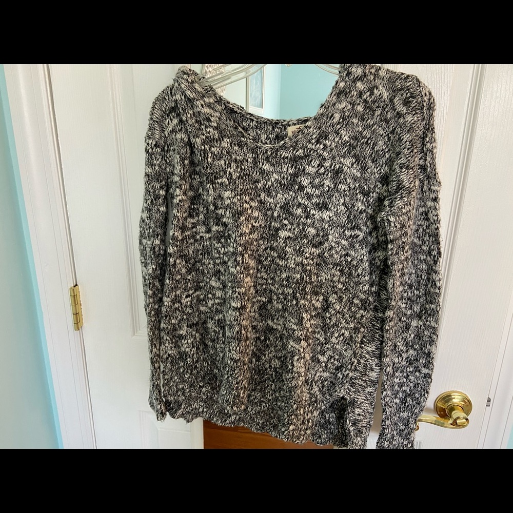 HOLLISTER SWEATER